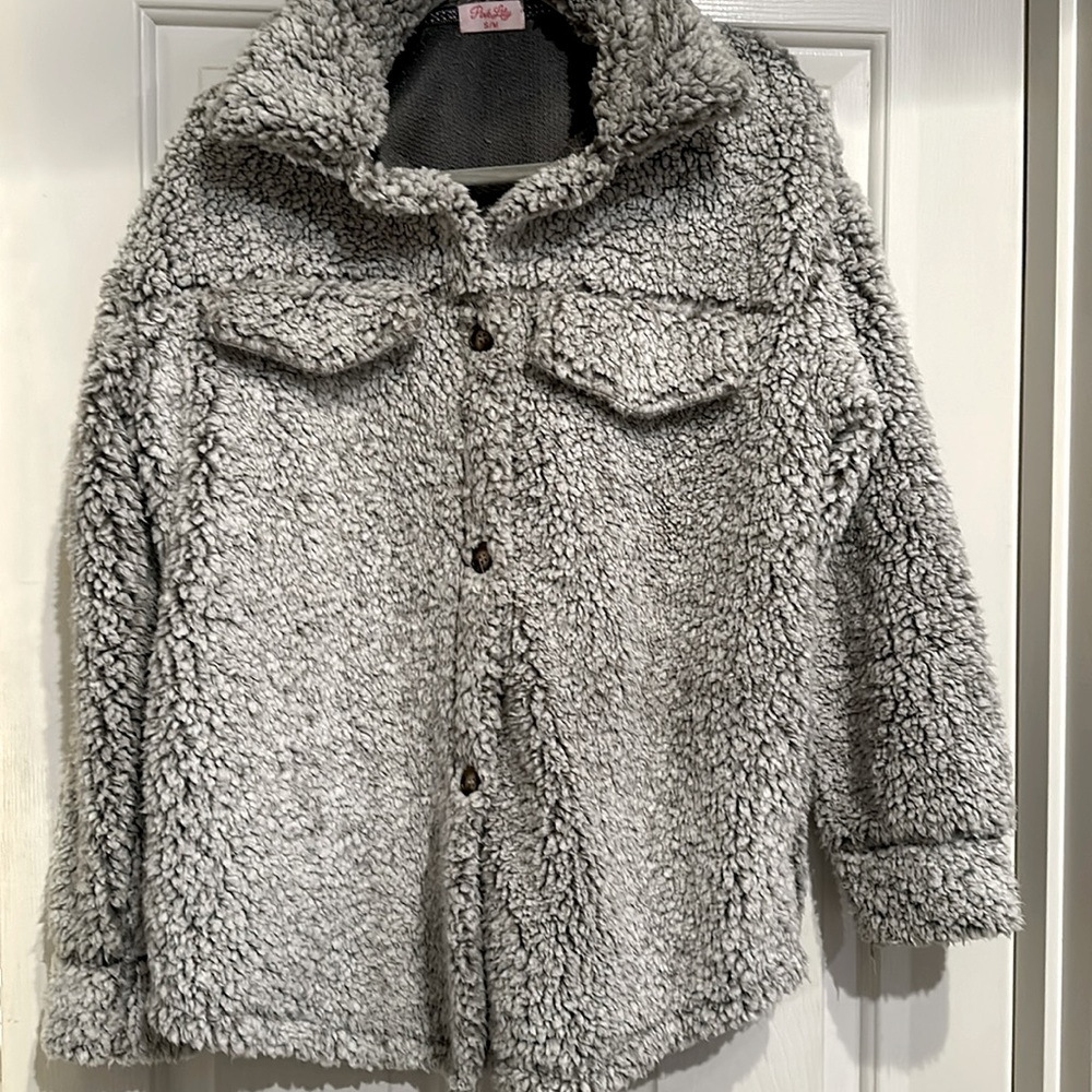 Pink Lily small/medium gray Sherpa shacket. Gray condition